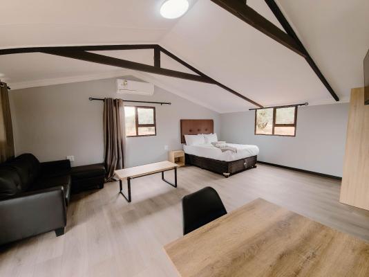 Sundowners Game Lodge - 280787