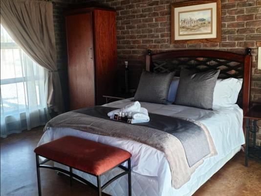 Sundowners Game Lodge - 280796