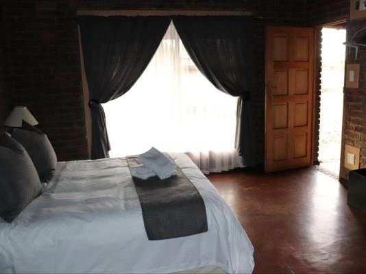 Sundowners Game Lodge - 280800
