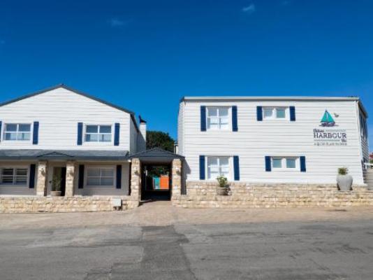 Stilbaai Harbour Inn - Facade or entrance