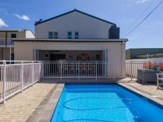 Stilbaai Harbour Inn - Swimming pool