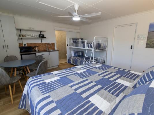 Stilbaai Harbour Inn - 281556