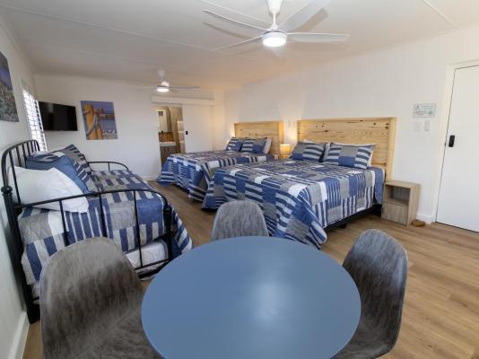 Stilbaai Harbour Inn - 281560