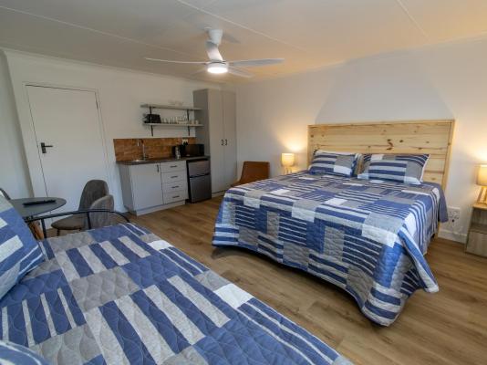Stilbaai Harbour Inn - 281575