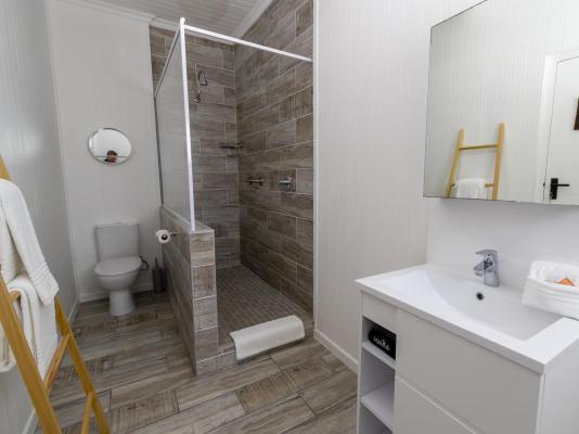 Room image 4