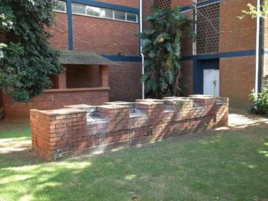 Dirkie Uys Backpackers - Braai/BBQ facilities