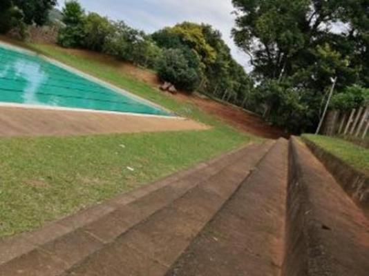 Dirkie Uys Backpackers - Garden view