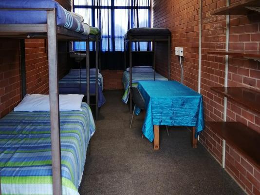 Dirkie Uys Backpackers - 281806