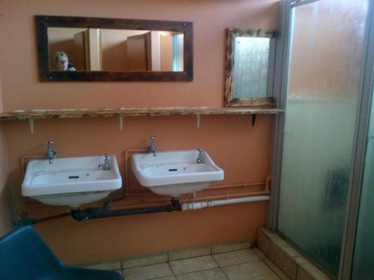 Dirkie Uys Backpackers - 281808