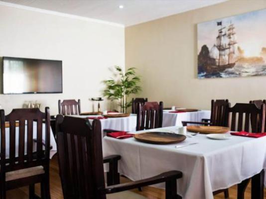The Tides Inn B&B - Dining area