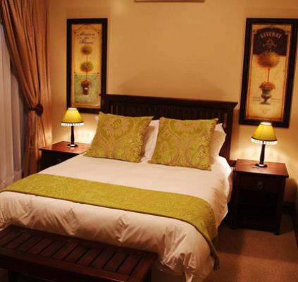 Green Deluxe Suite