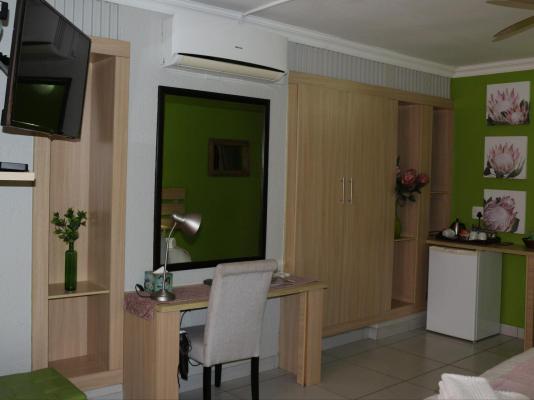 Room image 6