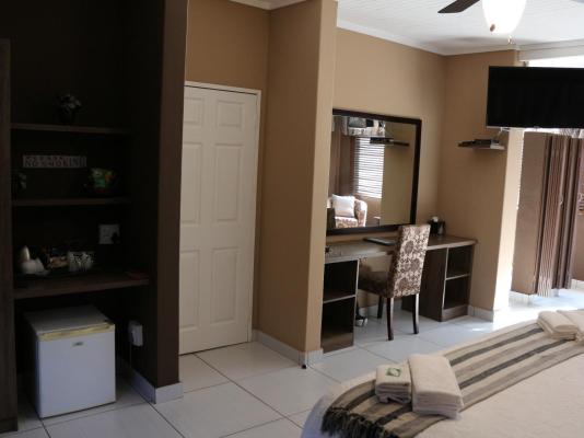 Room image 4