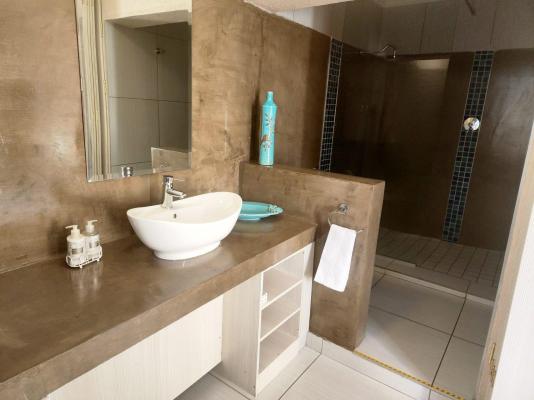 Room image 1