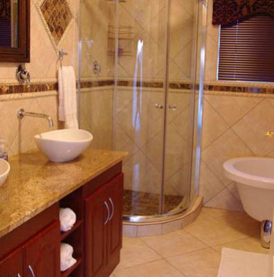 Plum Deluxe En-Suite Bathroom