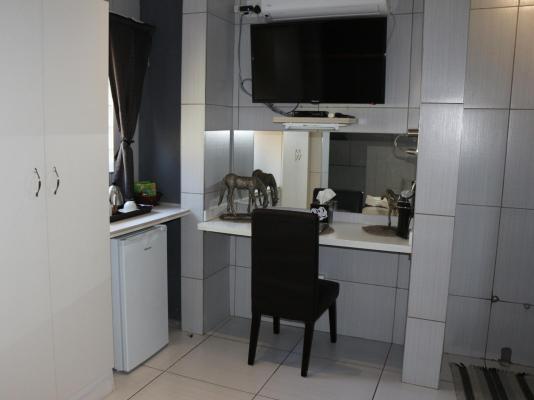 Room image 3