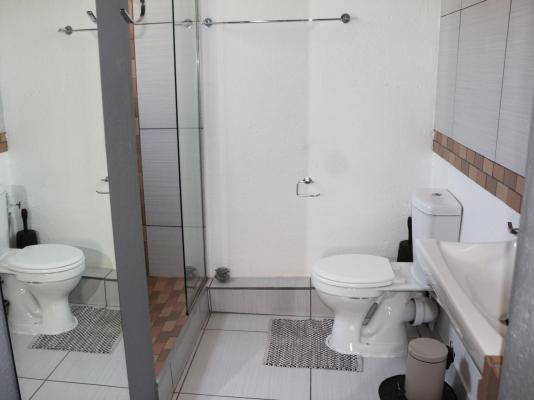 Room image 4