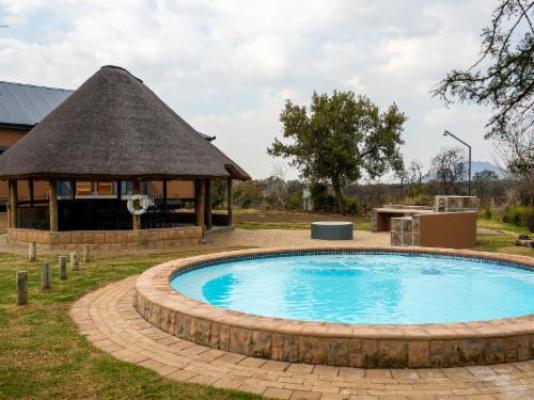 Ranch River Lodge - Pool view