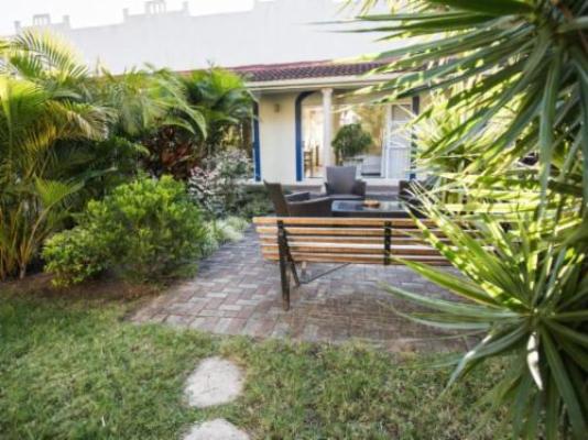 Santorini Guesthouse - Garden