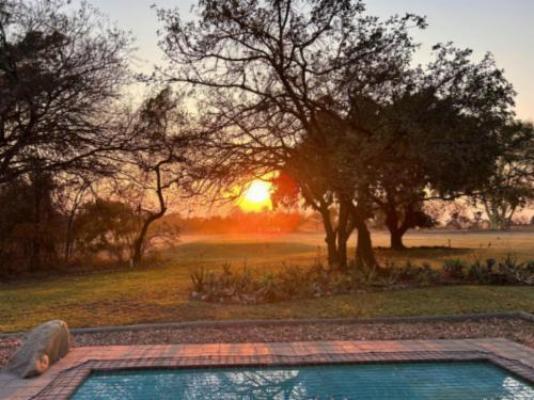 Ntoma Safari & Golf Villa - Swimming pool
