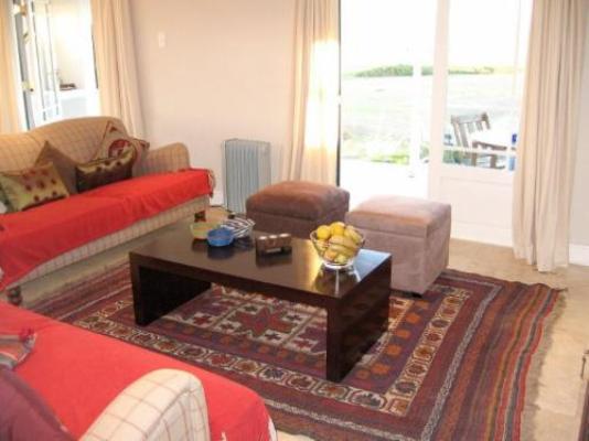 Aloe Cottage - Living Room