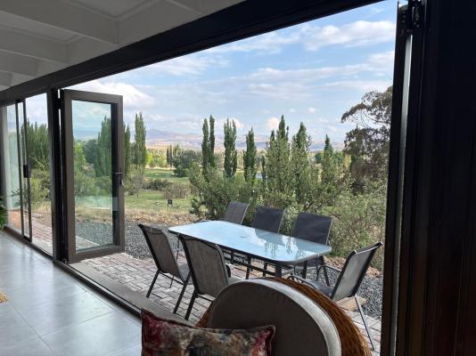 105,107,127,128 Clarens Golf Villas - 282571