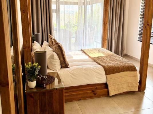 105,107,127,128 Clarens Golf Villas - 282574