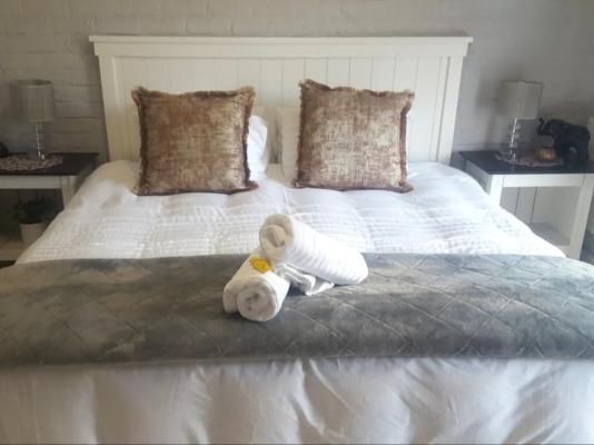 105,107,127,128 Clarens Golf Villas - 282576