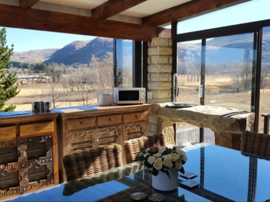 105,107,127,128 Clarens Golf Villas - 282578