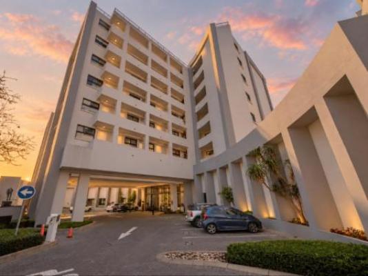 Menlyn 1-Bed Apartment Parking & Pool - Property / Building