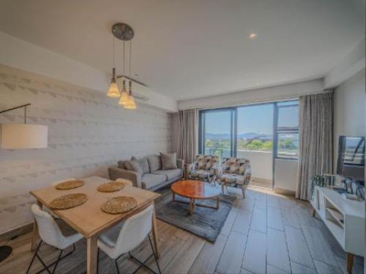 Menlyn 1-Bed Apartment Parking & Pool - Living Room