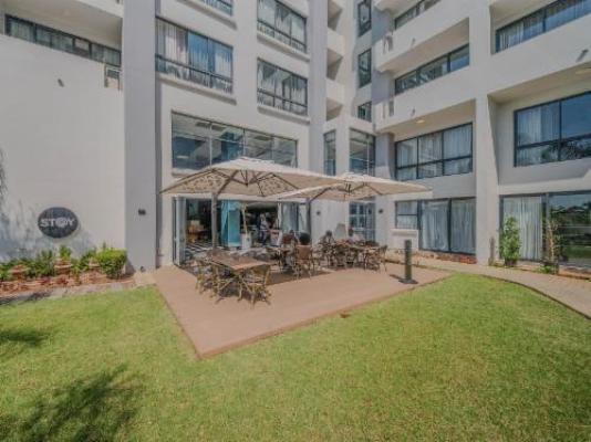 Menlyn 1-Bed Apartment Parking & Pool - Patio