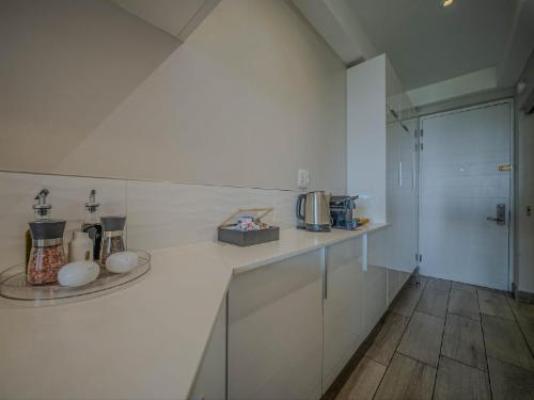 Menlyn 1-Bed Apartment Parking & Pool - Coffee/tea facilities