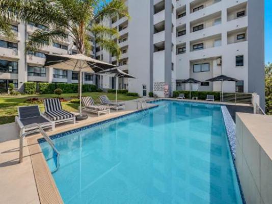 Menlyn 1-Bed Apartment Parking & Pool - Swimming pool