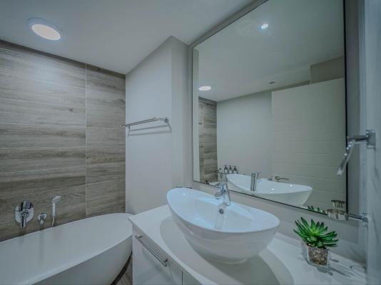 Menlyn 1-Bed Apartment Parking & Pool - 282634