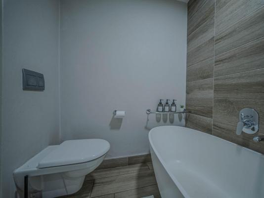 Menlyn 1-Bed Apartment Parking & Pool - 282635
