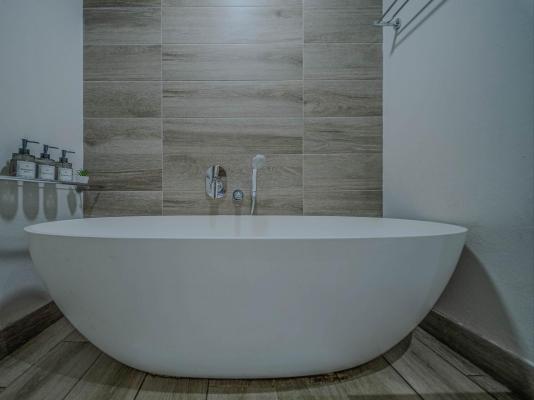 Menlyn 1-Bed Apartment Parking & Pool - 282637