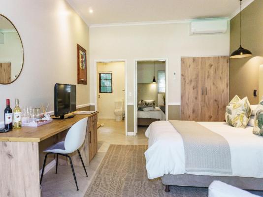 Room image 11