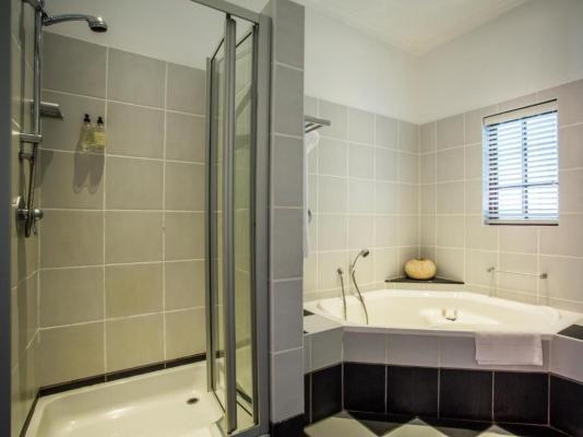 Room image 4