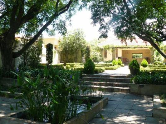 The Moon and Sixpence Wedding Venue - Garden
