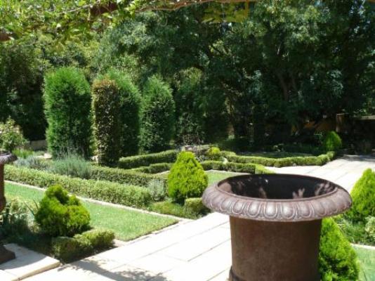 The Moon and Sixpence Wedding Venue - Garden