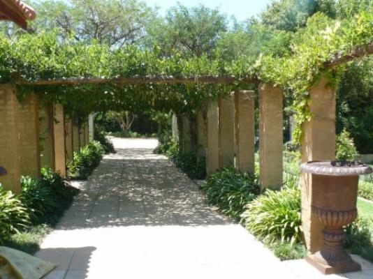 The Moon and Sixpence Wedding Venue - Garden
