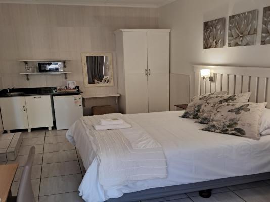 Room image 3