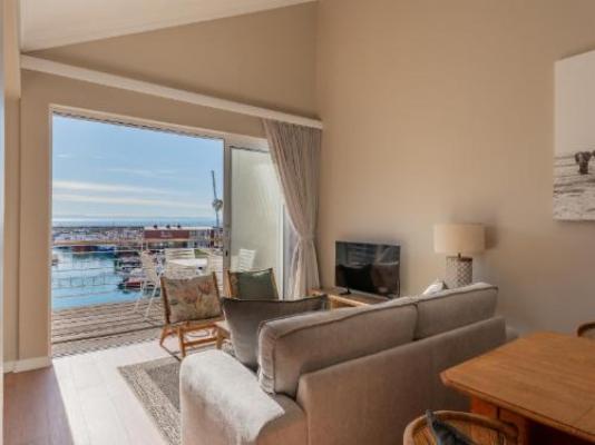 9 Quarter Deck - Living Room
