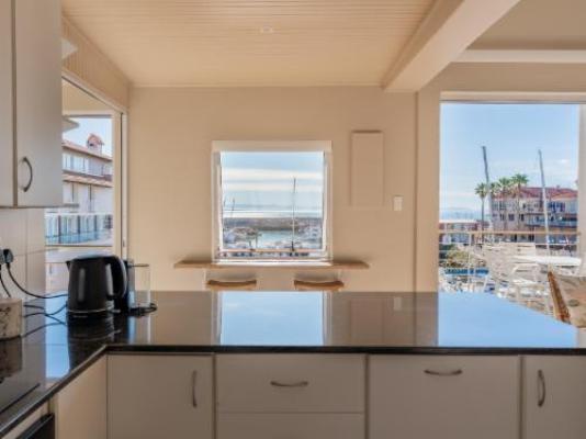 9 Quarter Deck - Breakfast area
