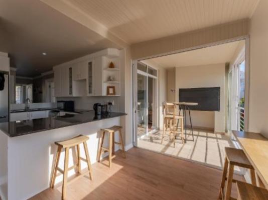9 Quarter Deck - Lounge or bar
