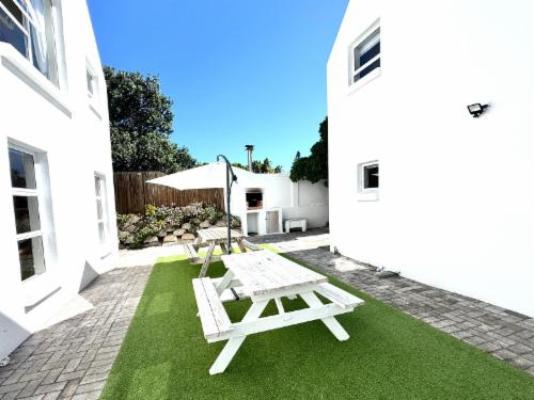 Adrift Guesthouse - Braai/BBQ facilities