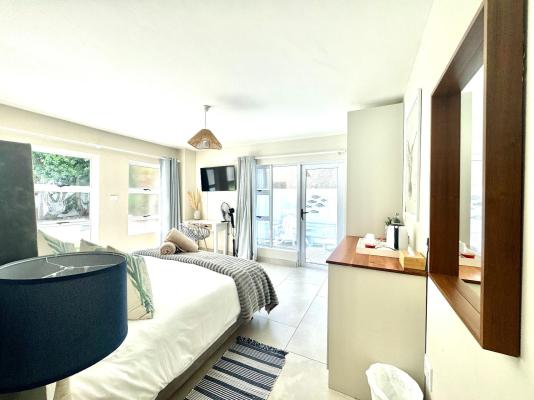Adrift Guesthouse - 283688