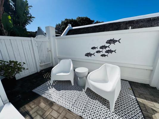 Adrift Guesthouse - 283691