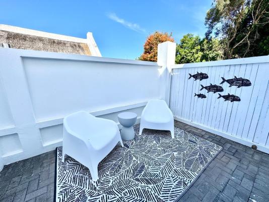 Adrift Guesthouse - 283696